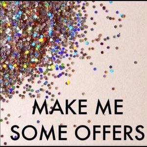 Open to offers on anything in my closet✨🖤